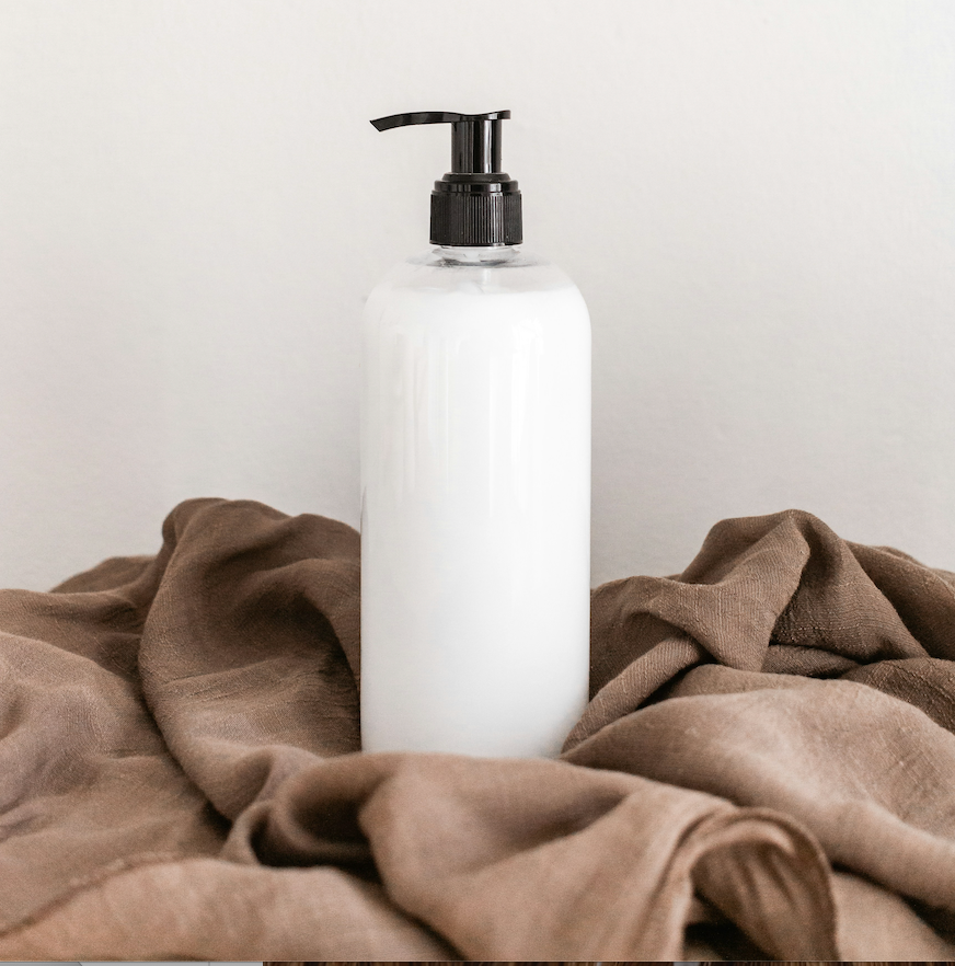How to Choose a Dog Shampoo: What the Label Actually Means